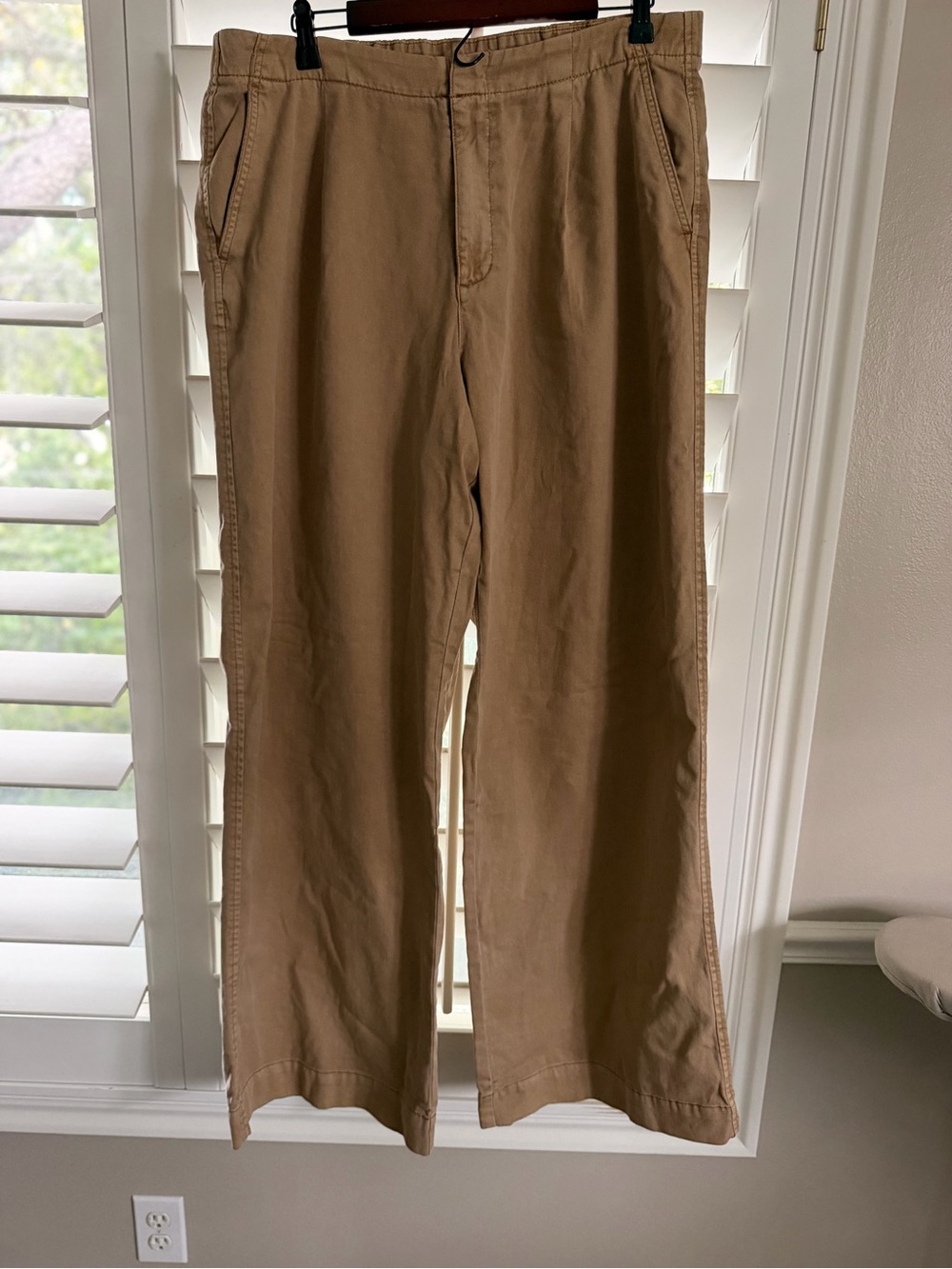 GAP High Rise Relaxed pleated wide leg Khakis Never Worn Tall XL